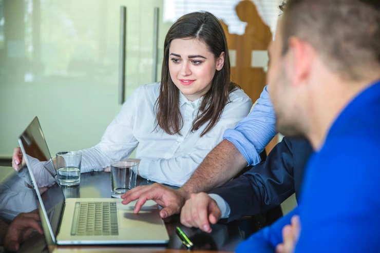 How to Use LinkedIn for Appointment Setting (Like a Cold Outreach Sniper)
